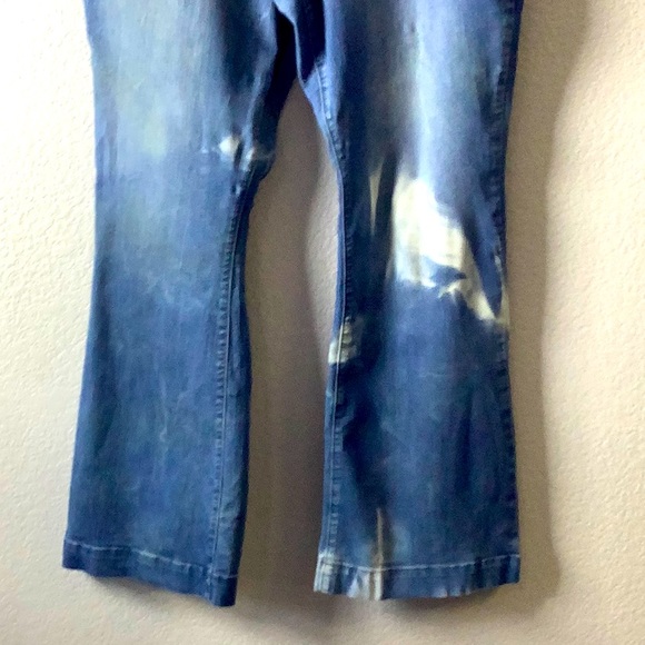 TORRID Three-Button Flared Jeans - Light Wash 2OR Blue Denim Retro, Stretchy - Picture 6 of 10
